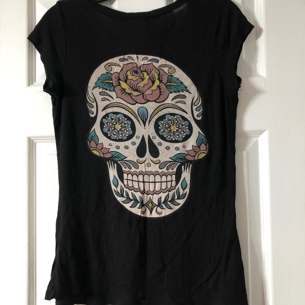 Occasion Medium Women’s black shirt skeleton short sleeve. 
Pre-own
